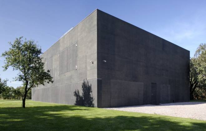 The Ultimate Zombie Survival House