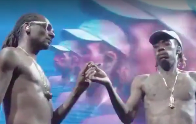 Snoop Dogg & Wiz Khalifa Have A Spliff Smoke Off